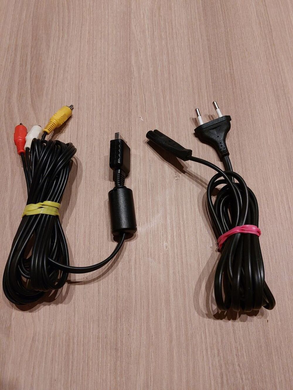 PS1 Console SCPH-5502 + 1 manette TBE Consoles et jeux vid�os