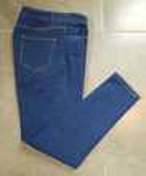 Jean femme - pantalon jean bleu T 40 - ou 40 - 42 neuf Vêtements