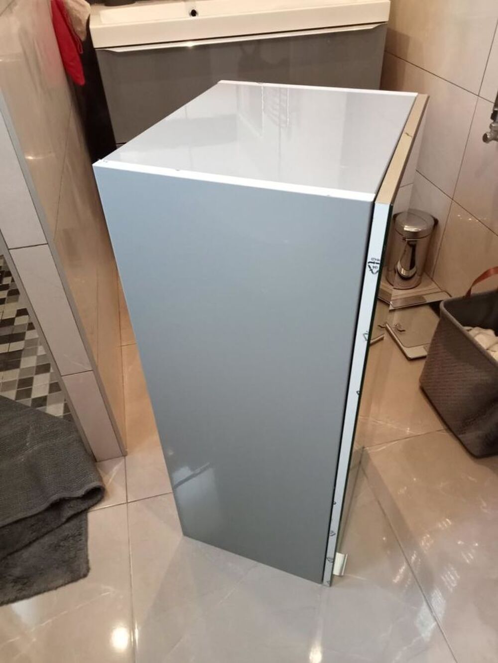 Armoire rangement salle de bain.
Meubles