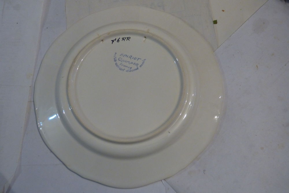 ASSIETTE HENRIOT QUIMPER OISEAU SUR FLEUR 