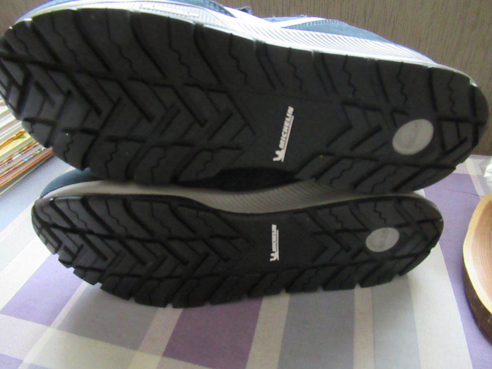 Chaussures Baskets Primigi Goretex pointure 39 Chaussures
