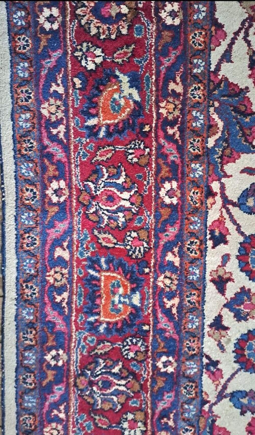 Tapis Persan antique sign&eacute; fait main en laine Décoration