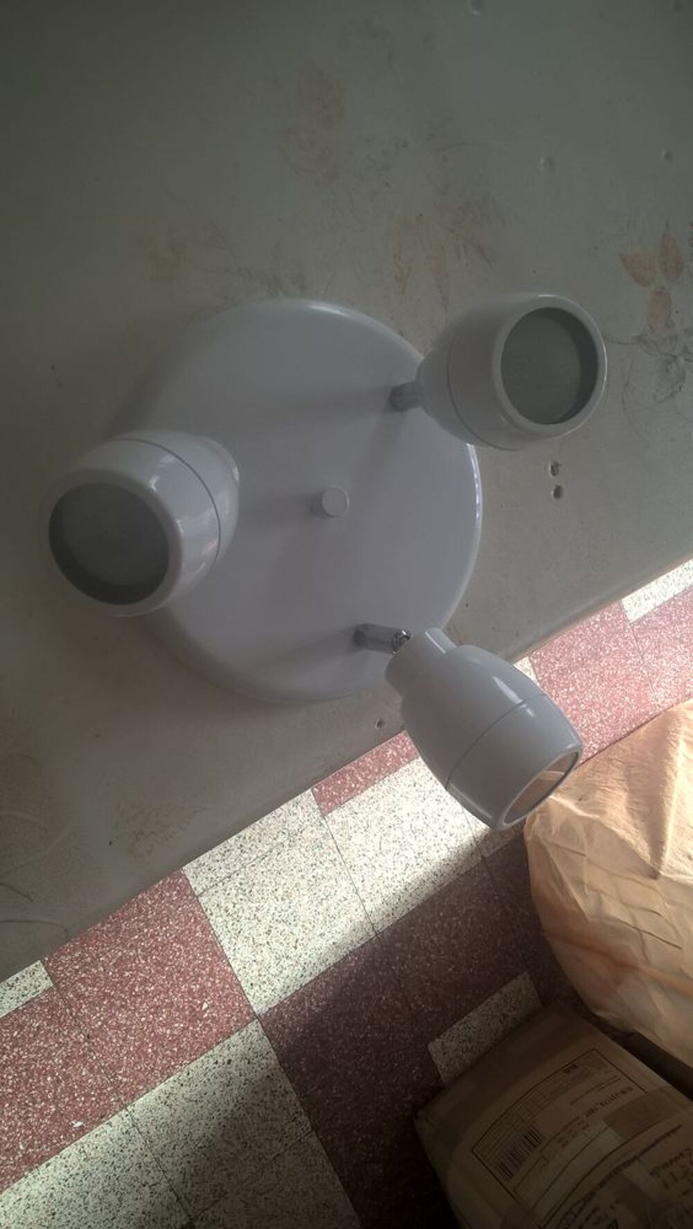 Lustre/plafonnier 3 spots orientables. Décoration
