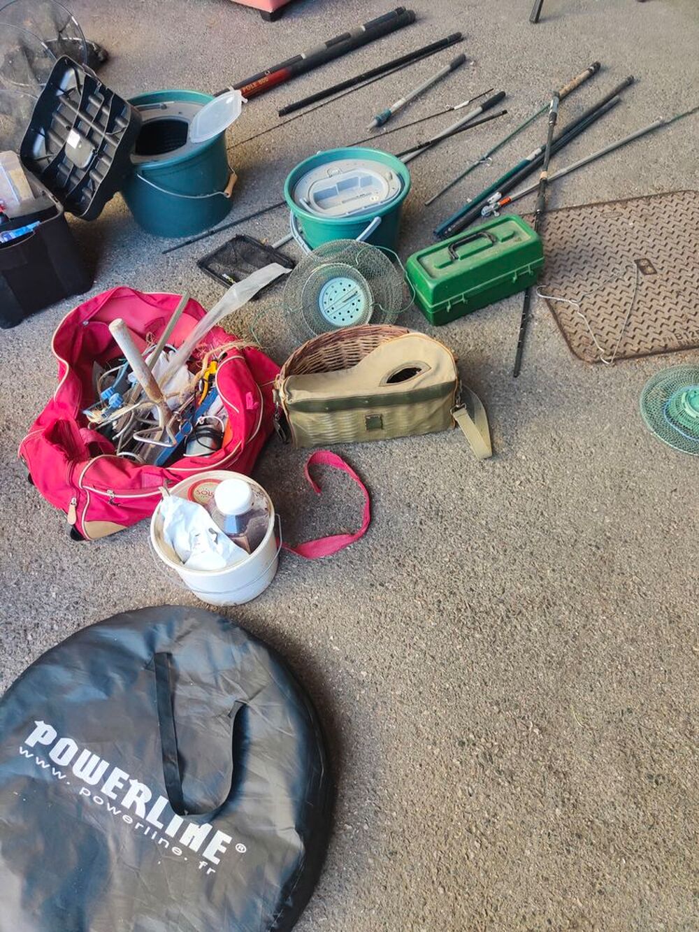Lot complet de mat&eacute;riel de p&ecirc;che ? &eacute;tang, rivi&egrave;re et bateau Sports