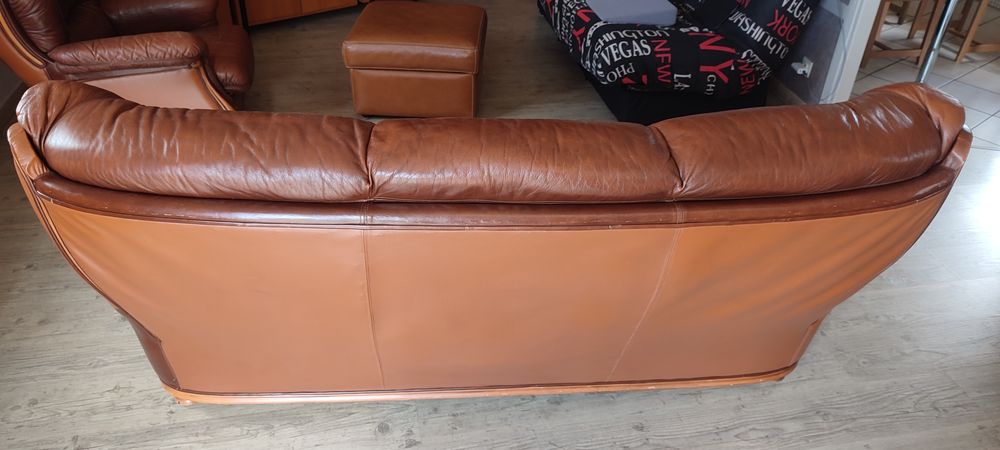 ENSEMBLE CANAPE FAUTEUIL POUF CUIR - BON ETAT Meubles