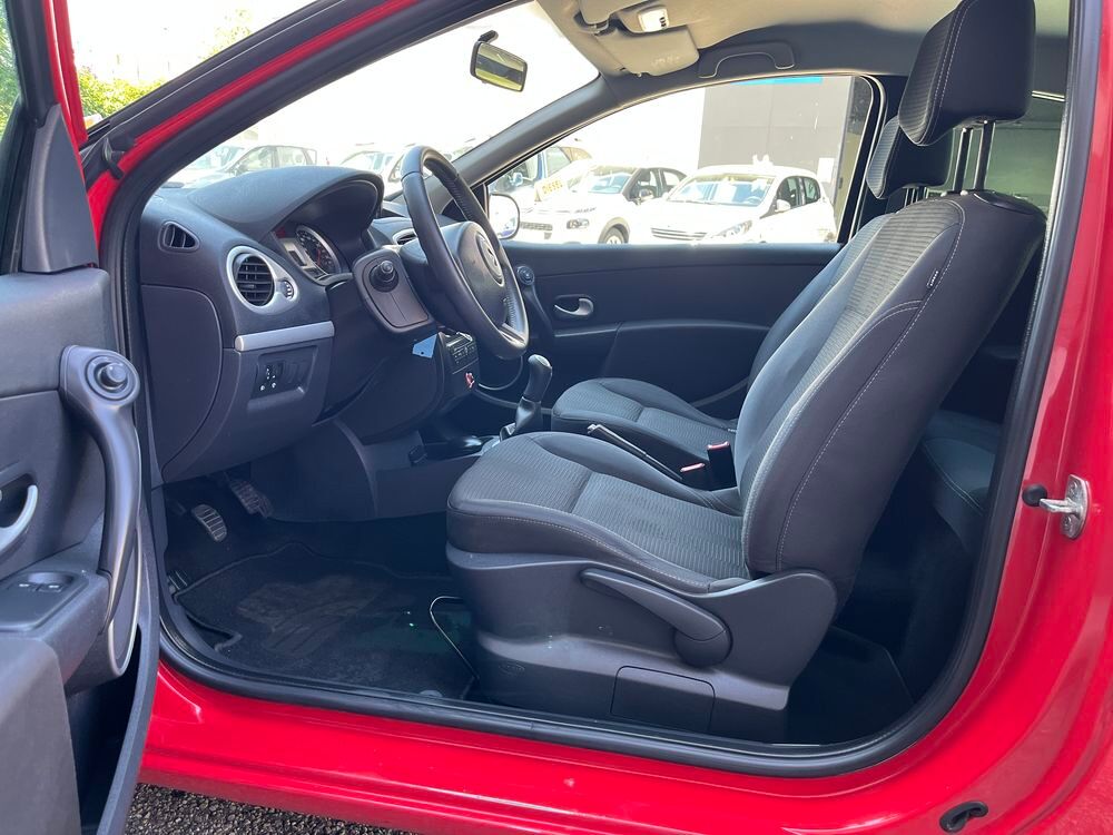 Clio III dCi 75 eco2 Dynamique TomTom Euro 5 2011 occasion 42700 Firminy