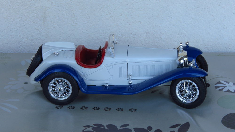Voiture miniature Alfa Romeo 1/18 