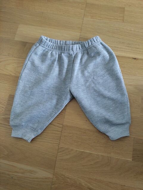 LG 103 (78) - 12 mois - Jogging gris 1 Paris 13 (75)