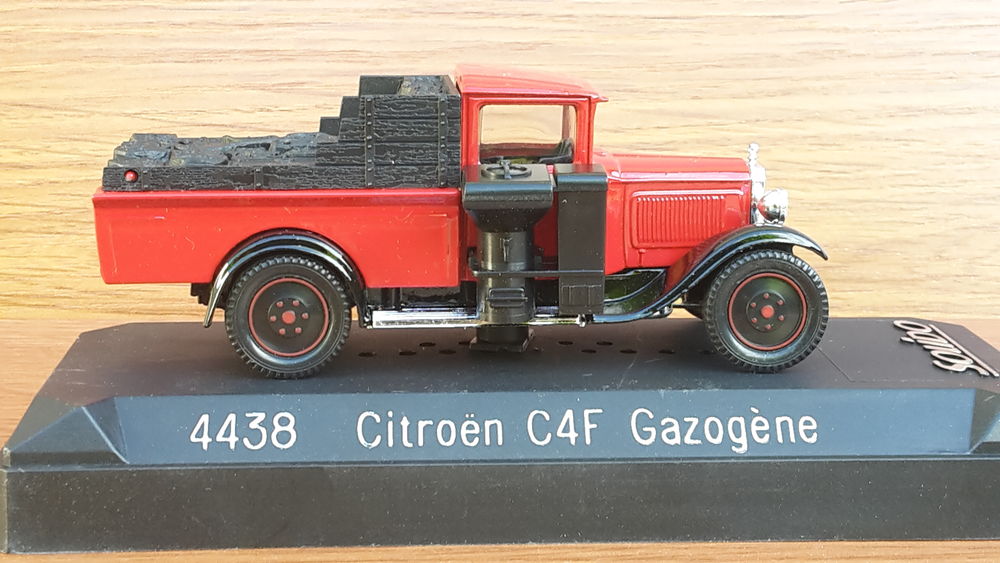 Citro&euml;n C4F charbonnier &agrave; gazog&egrave;ne 1943 