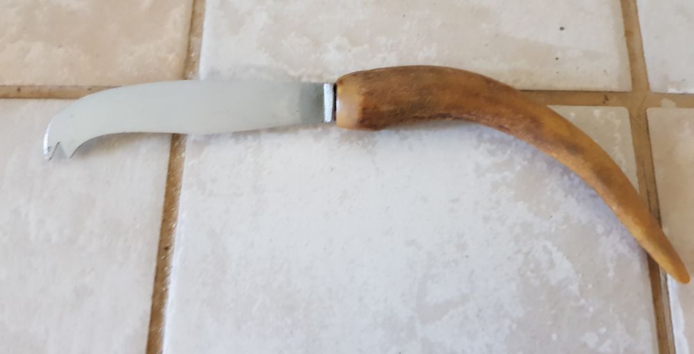 Ancien Petit Couteau &agrave; Beurre avec manche en corne pour Peti Cuisine