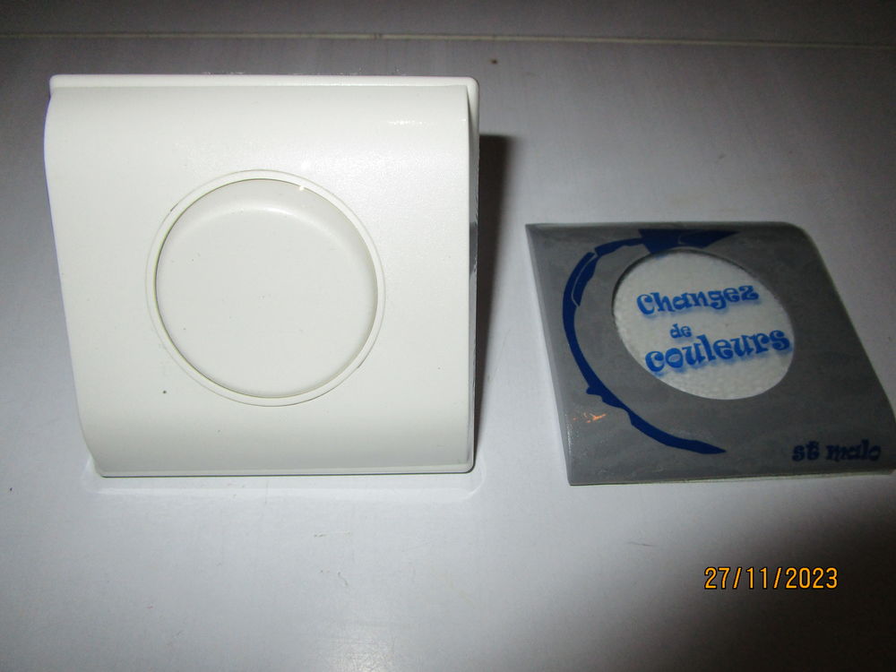 boutons poussoir blanc avec LED marque "st Malo" Bricolage