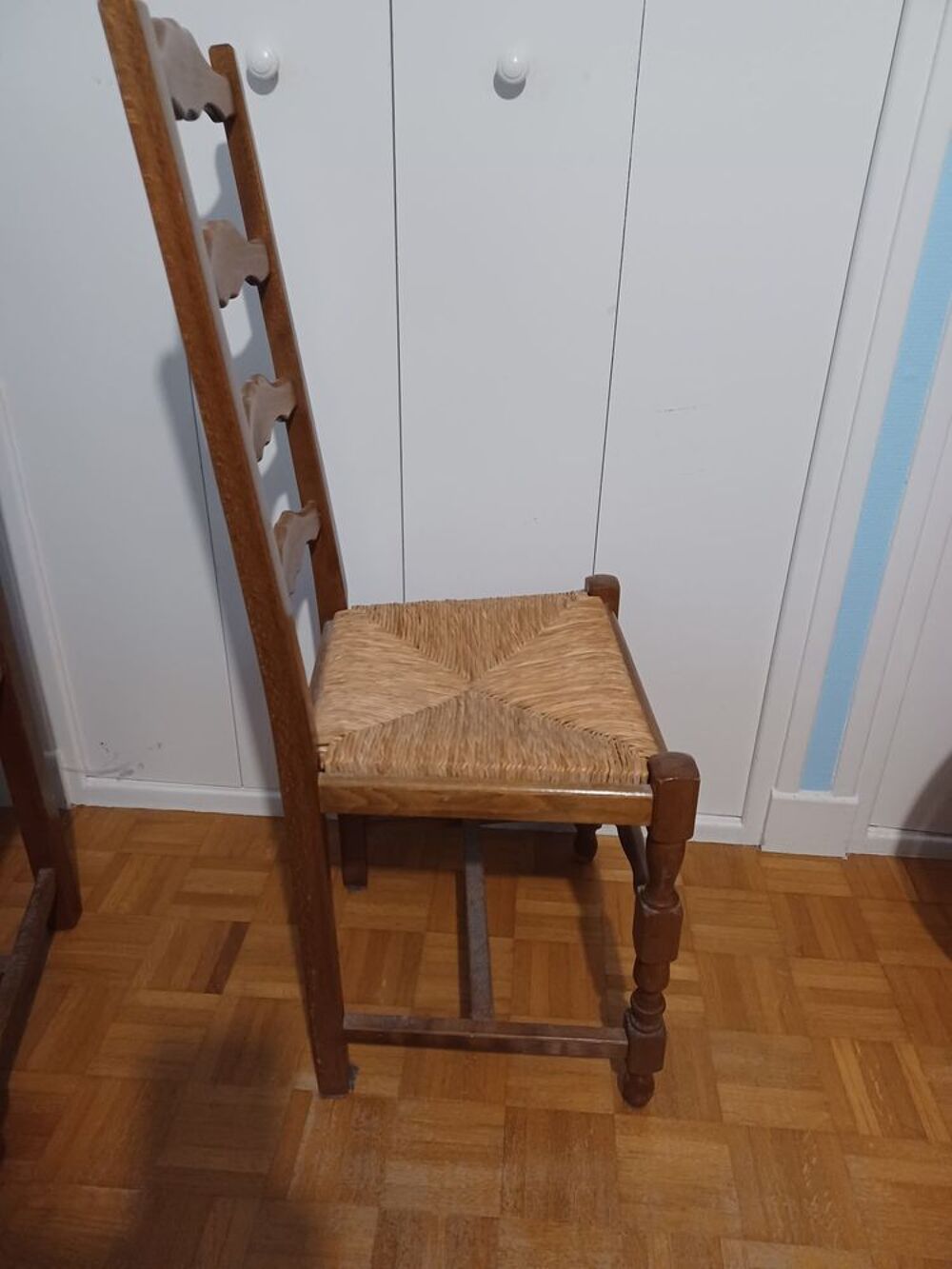 2 chaises bois paille dossier haut Meubles