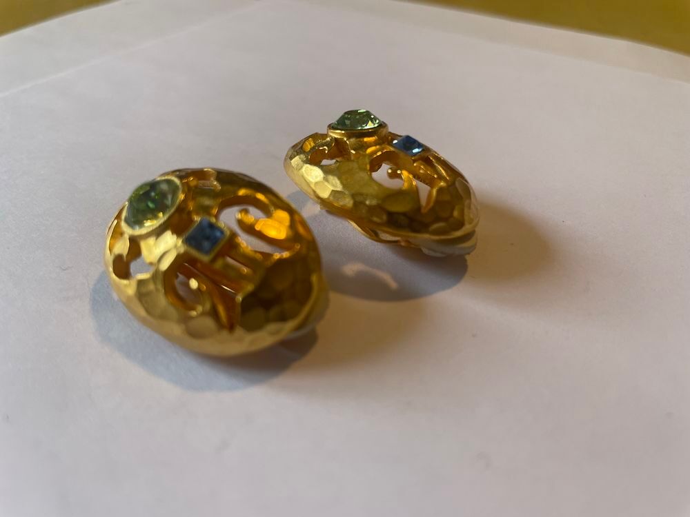 BO Ovale ajour&eacute;e dor&eacute;e strass vert bleu BALENCIAGA Bijoux et montres