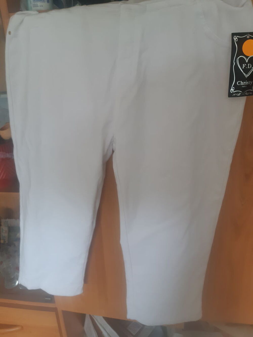 Pantacourt femme neuve taille 5 achet&eacute; 14 € solde du leclerc Vêtements