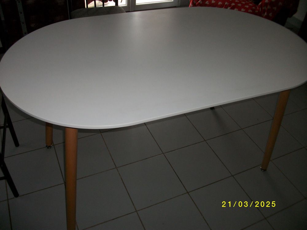 Table de salle a manger type Scandinave Meubles