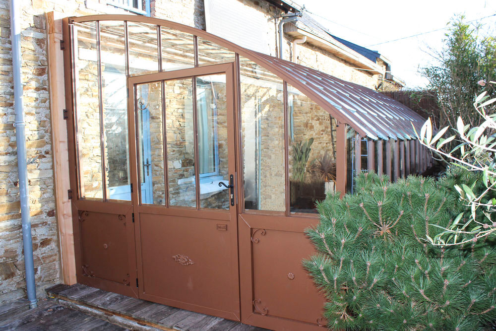 Serre Chambord visible sur notre show-room, sur base de 87cms laqu&eacute;e de 2m80x3m80 Jardin