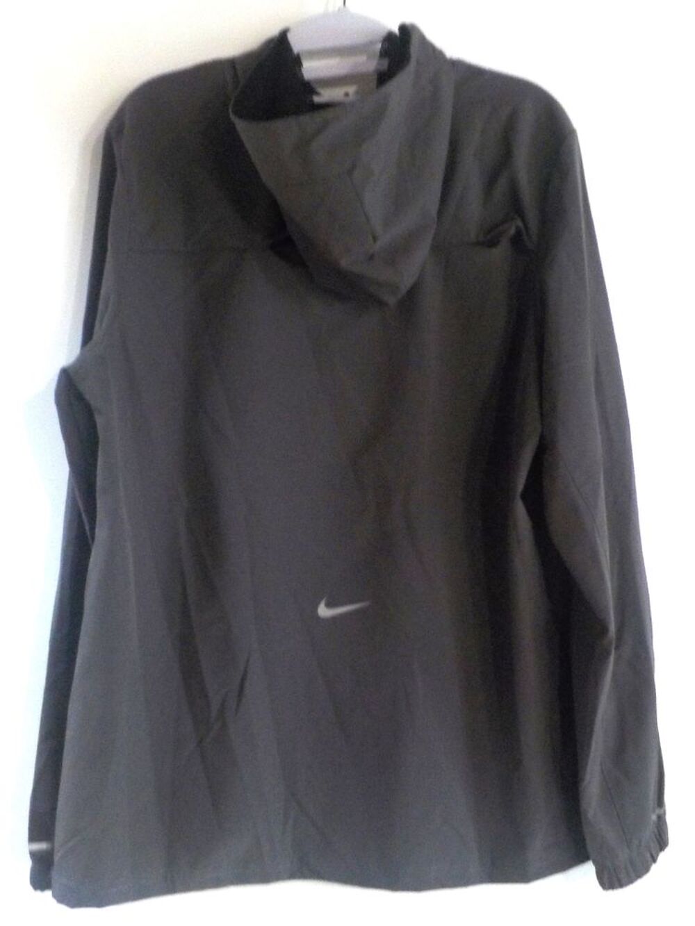 VESTE DE JOGGING A CAPUCHE GRIS FONCE NIKE DRI-FIT TAILLE L Vêtements