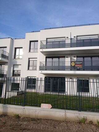  Appartement � louer 4 pi�ces 83 m� �taples