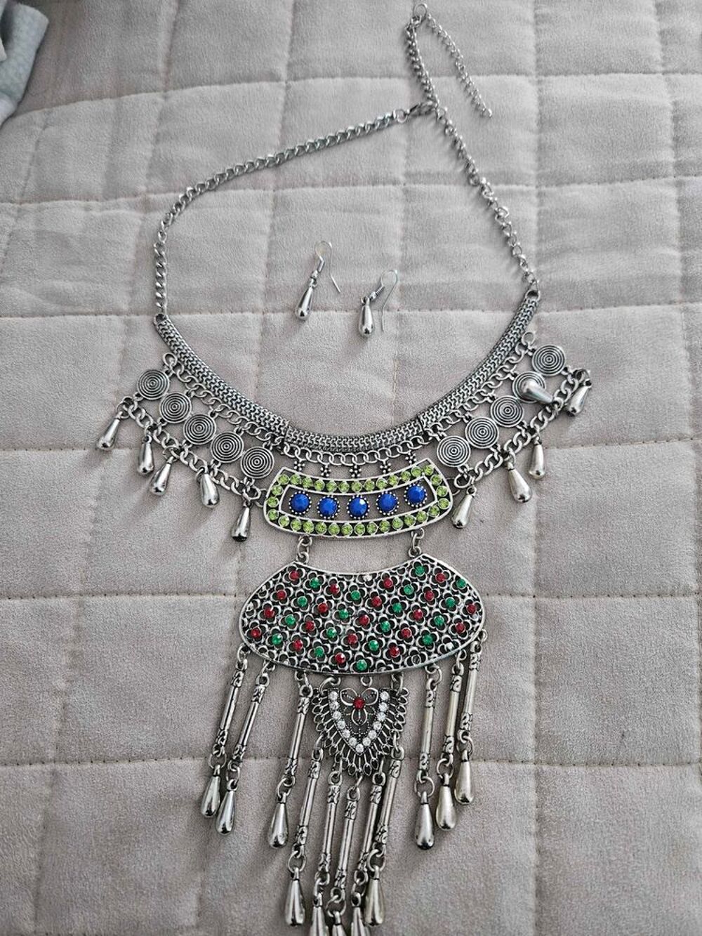 collier fantaisie Bijoux et montres