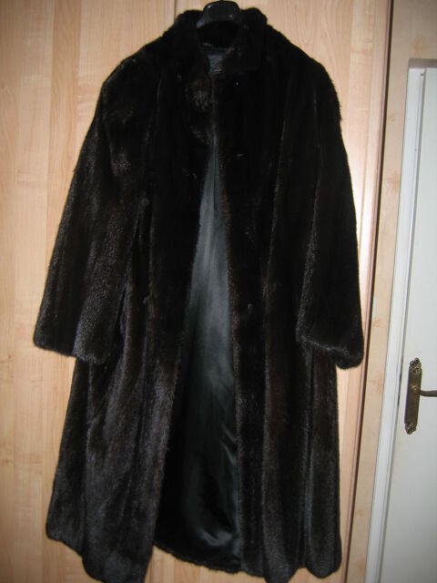 manteau noir vison 2500 Domblans (39)