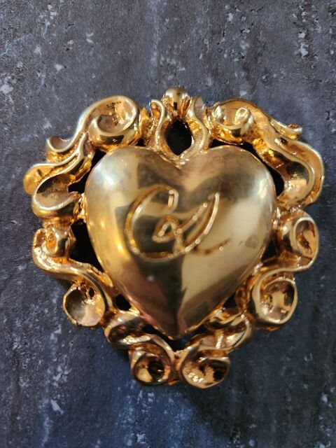 Broche coeur CL dorée arabesque Christian LACROIX 245 Vigneux-sur-Seine (91)