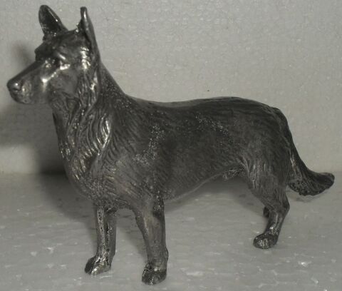 Chien berger allemand en m�tal argent� 360g 40 Montreuil (93)