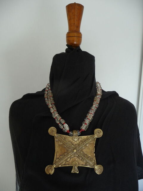 Collier en bronze et pierre naturelle 120 Le Thor (84)