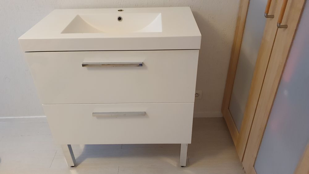 Vasque de salle de bain en r&eacute;sine et son Meuble Bricolage