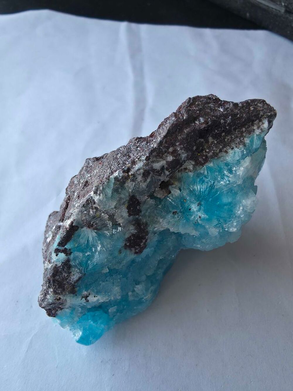 Cristal H&eacute;mimorphite Bleu Electrique sur Matrice-6,7 cm 