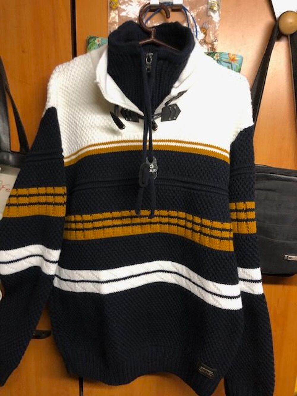 Tr&egrave;s Beau pull neuf de Club JU - XL Vêtements