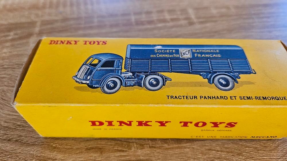Dinky toys 