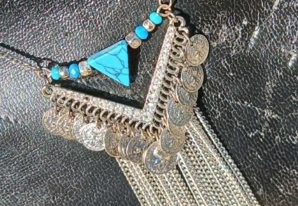 Collier Sautoir Fantaisie avec Grand Pendentif Haut 10,5 cm Bijoux et montres