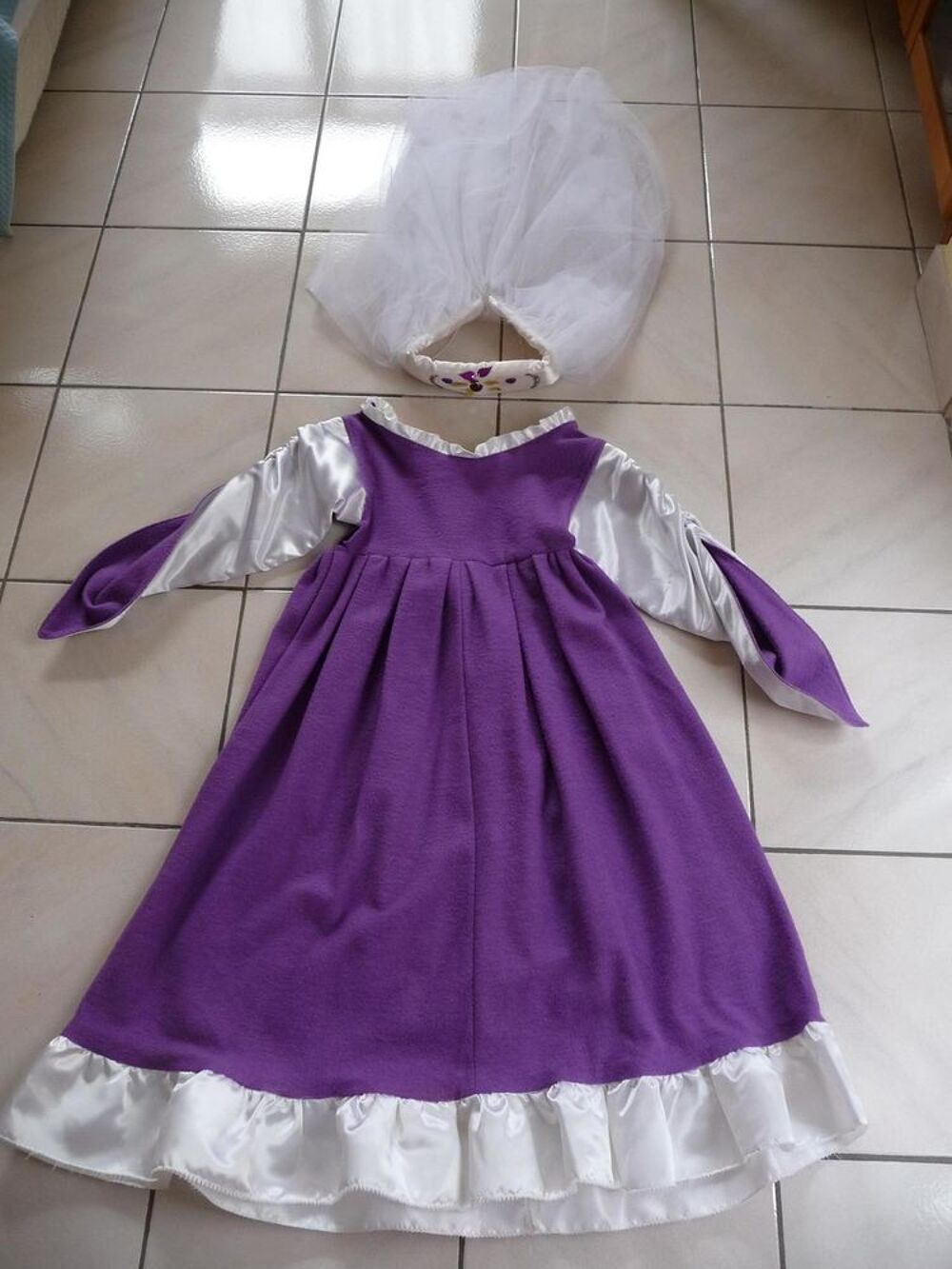 Robe Violette &amp; Blanche 6-8 ans + coiffe assortie Jeux / jouets