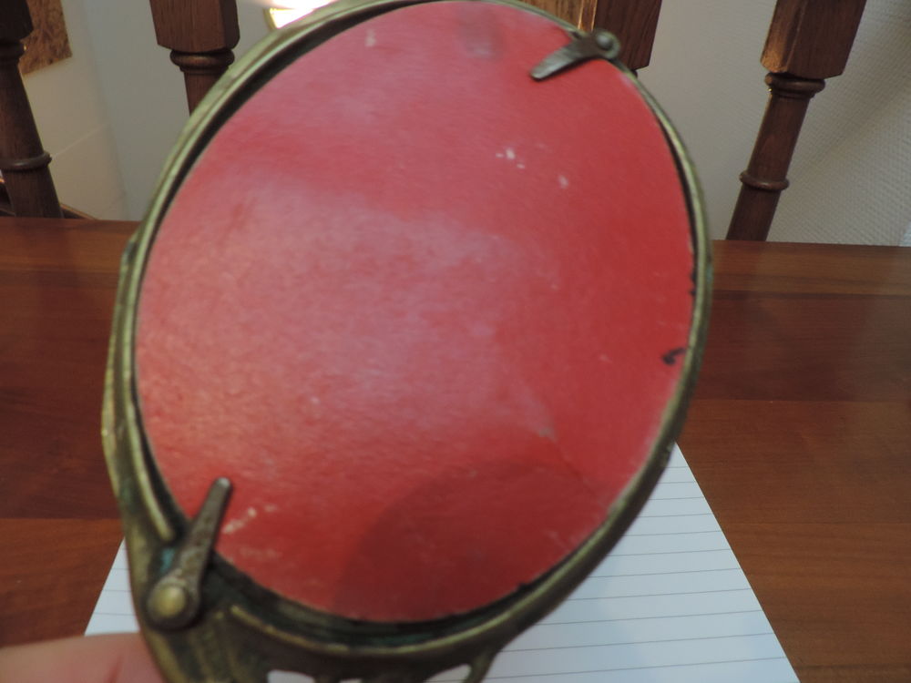 MIROIR A MAIN ANCIEN EN LAITON DE FORME OVALE - 