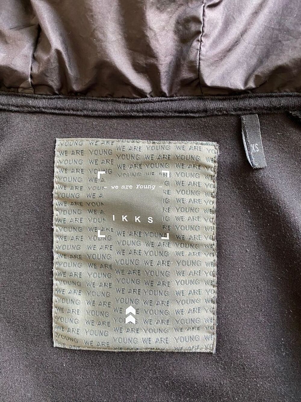 IKKS sweat zipp&eacute; noir capuche Vêtements enfants