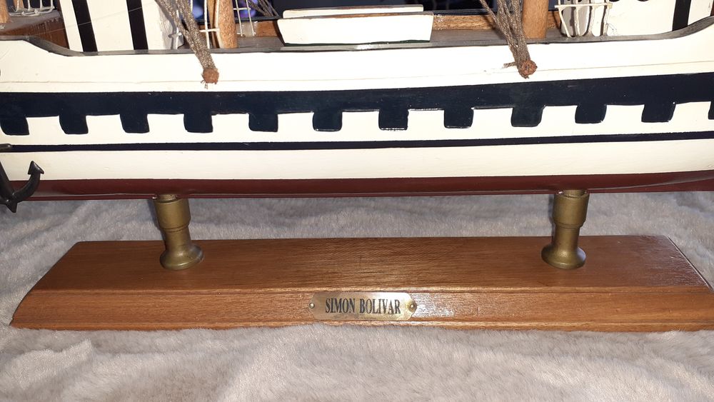 MAQUETTE BATEAU BOIS 
LE SIMON BOLIVAR Dcoration