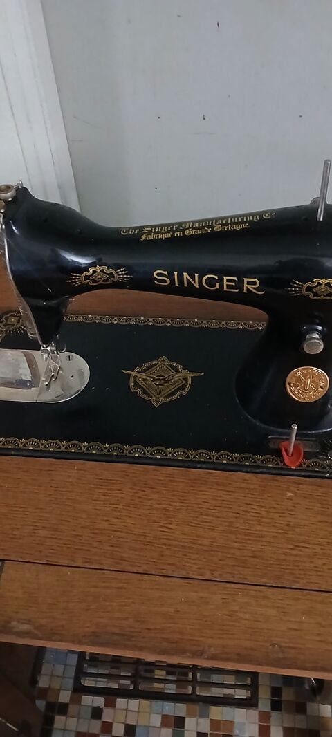 Machine à coudre Singer ancienne avec meuble Luisant (28)