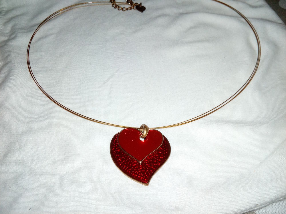 Collier Coeur en &eacute;mail Bijoux et montres