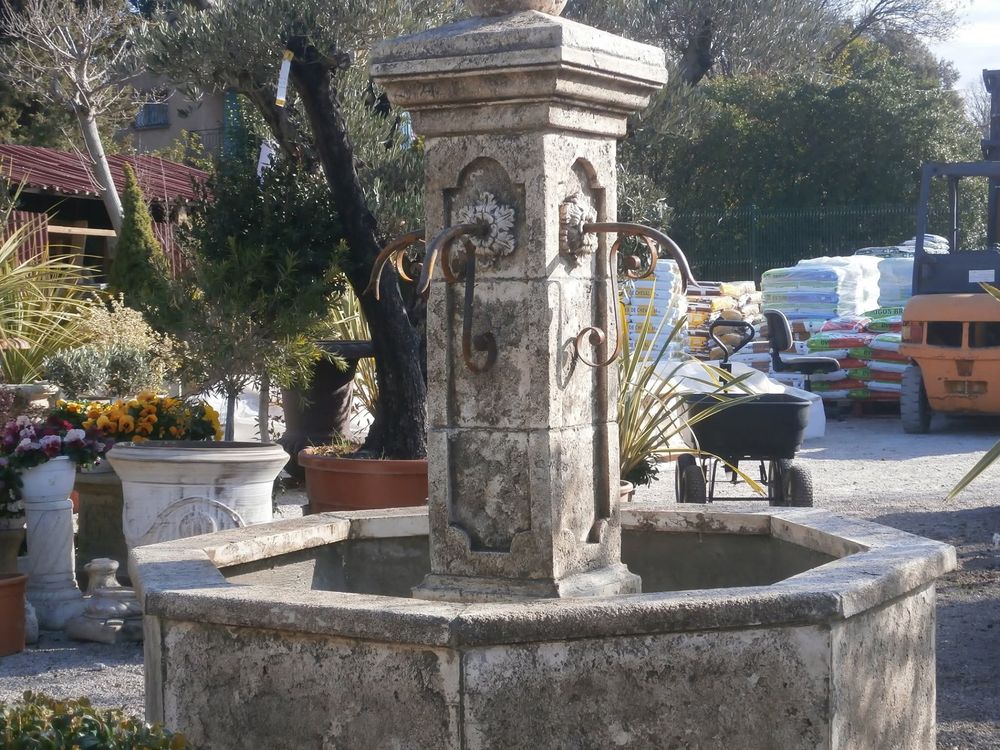 Fontaine centrale de village Jardin