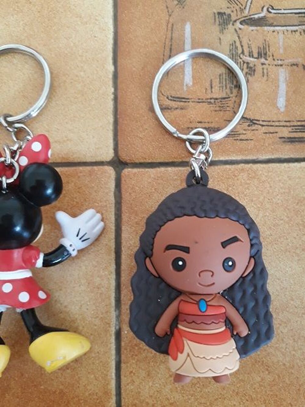 Porte-cl&eacute; Disney Minnie Vaiana pars store manga anime TV goo 