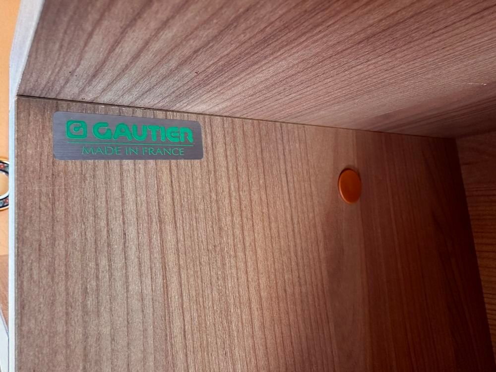 Chambre enfant : Lit + table nuit. Meubles