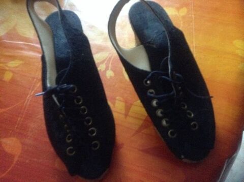 Chaussures noire dentelle .pointure 37 12 Six-Fours-les-Plages (83)