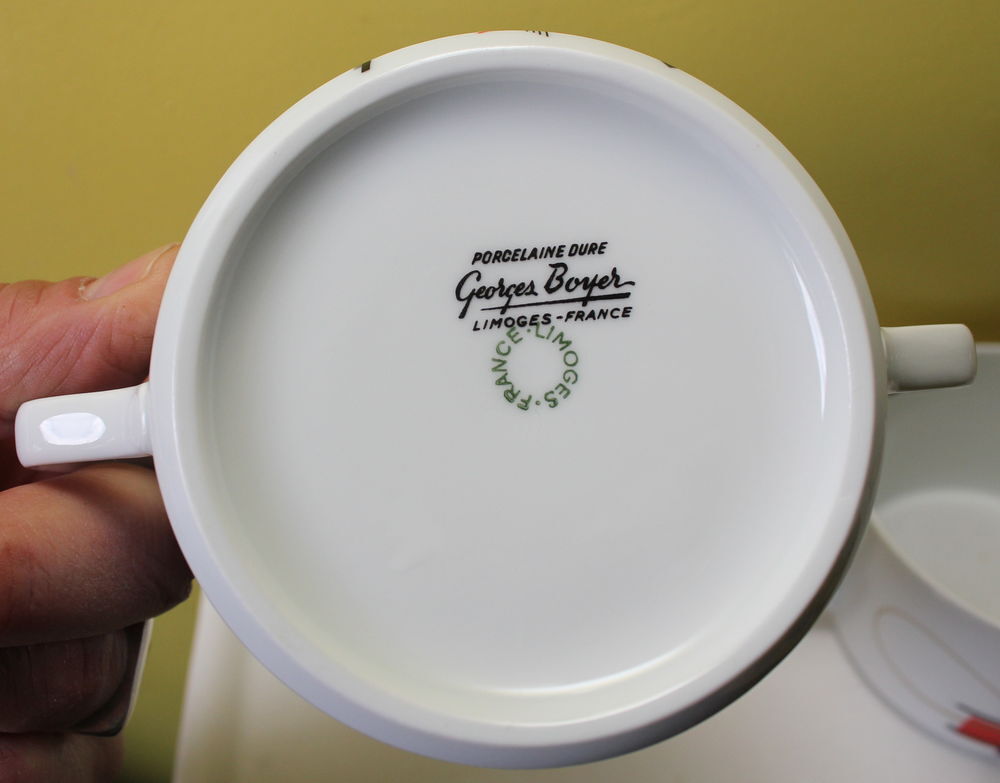 Tasses &agrave; anses Limoges Georges Boyer mod&egrave;le script 
lot de 2 Cuisine