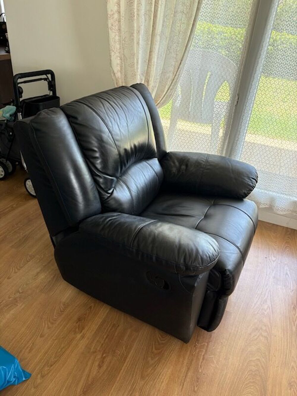 Fauteuil et canap&eacute; relax. Meubles