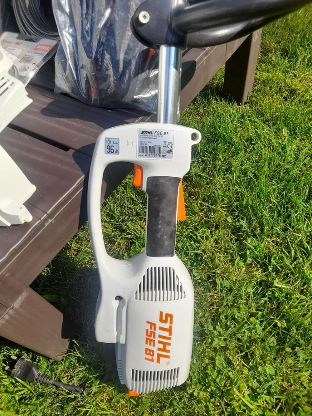D&eacute;broussailleuse STHIL FS 56 , Coupe bordure STHIL FSE 81 Jardin