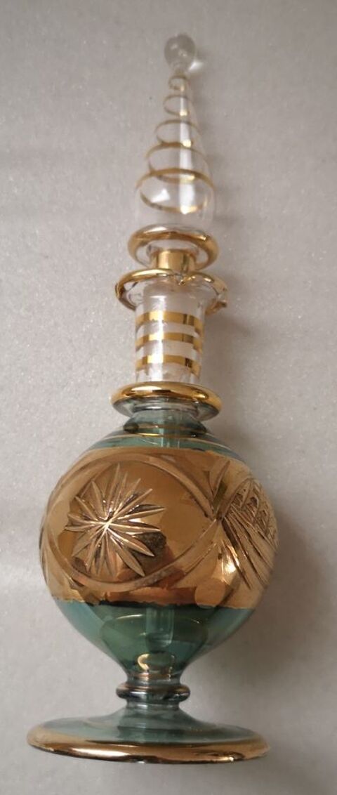Flacon de parfum en verre souffl
10 Narbonne (11)