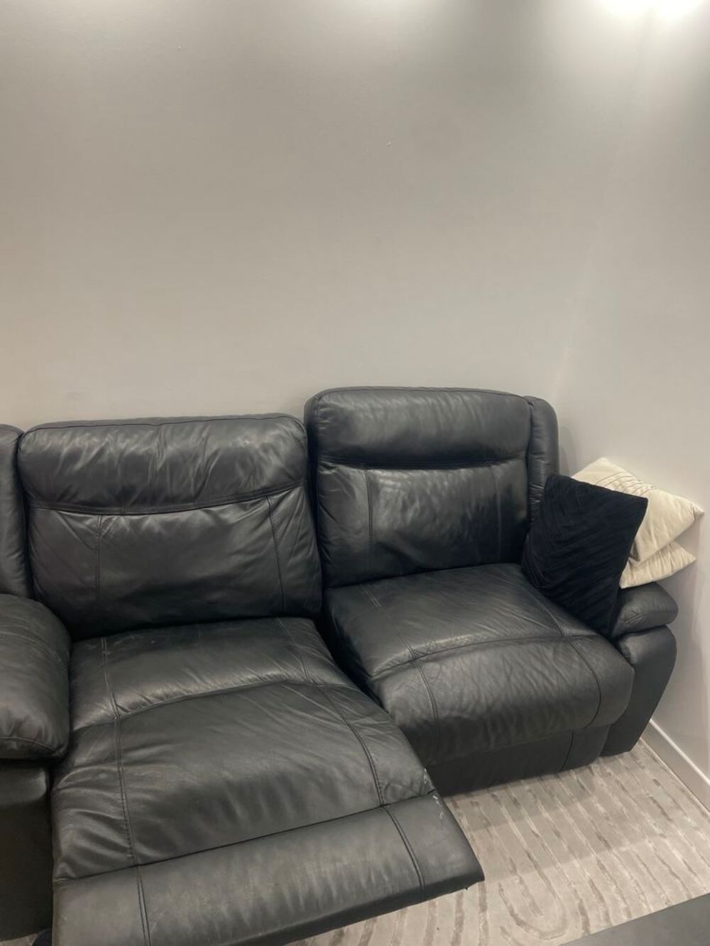 Canap&eacute;s cuir noir relax ? ? &agrave;€ venir chercher vite Meubles