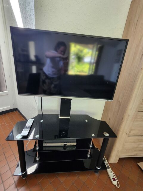 Téléviseur écran plat avec meuble TV en verre 100 Vivans (42)