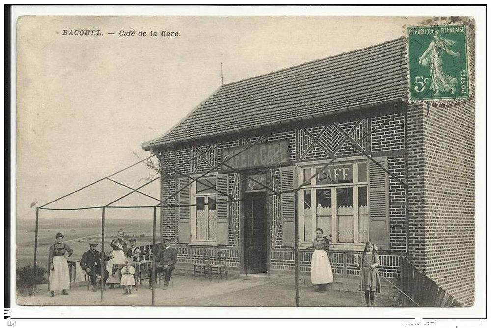 CPA du 80 BACOU&Euml;L - Caf&eacute; de la Gare. 