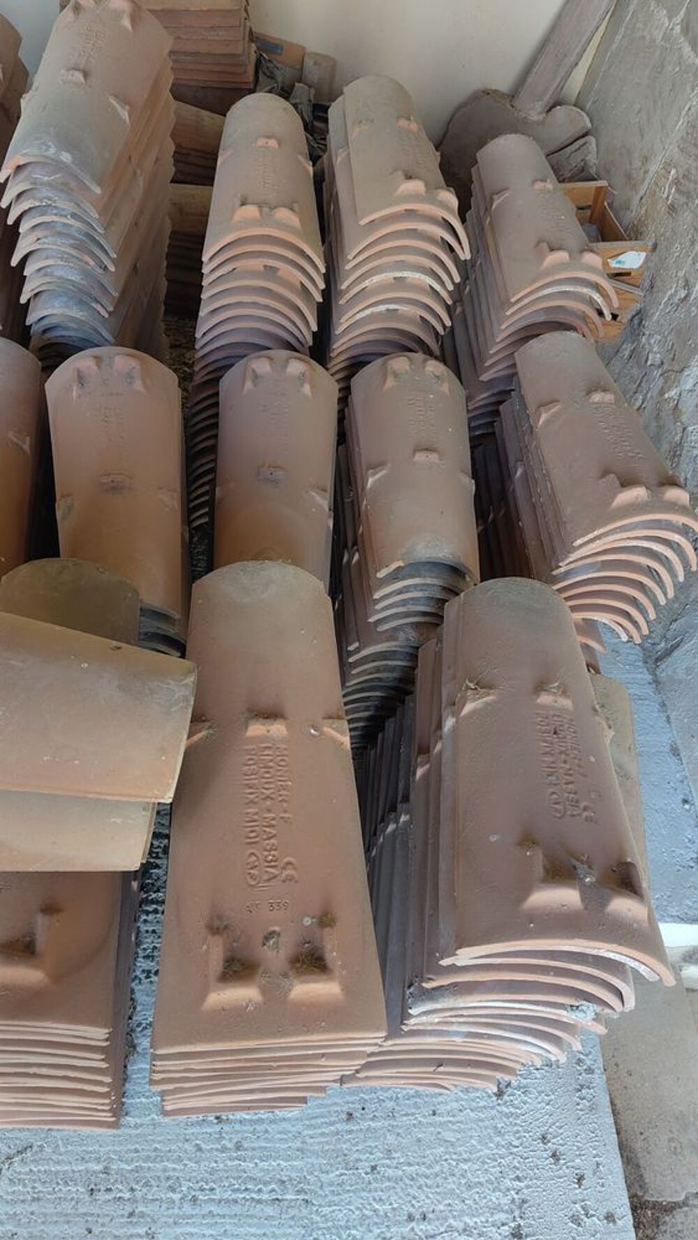 Tuiles romaines anciennes et recentes Bricolage